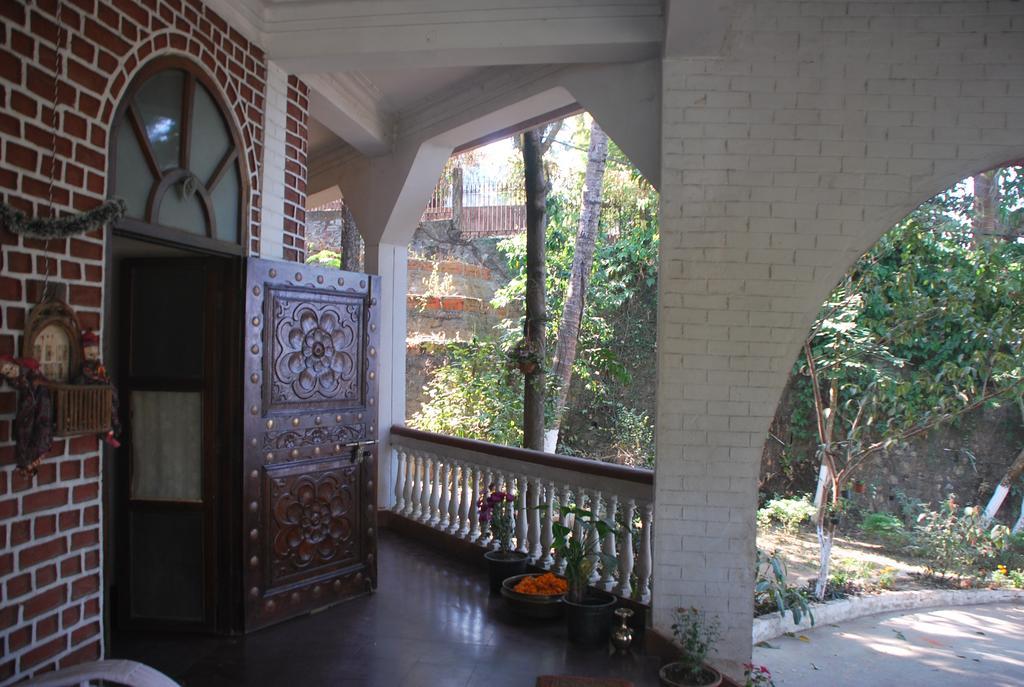 Hilltop Lodge Ґувахаті Екстер'єр фото
